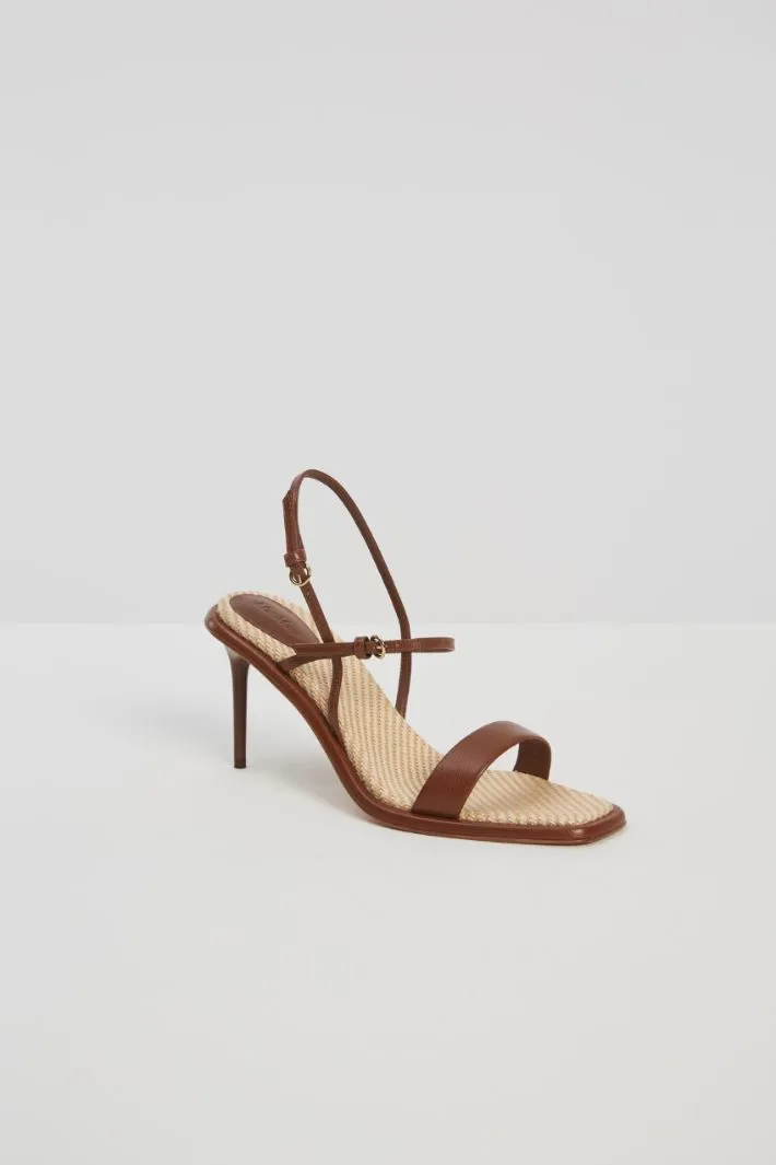 Sandali in pelle e rafia